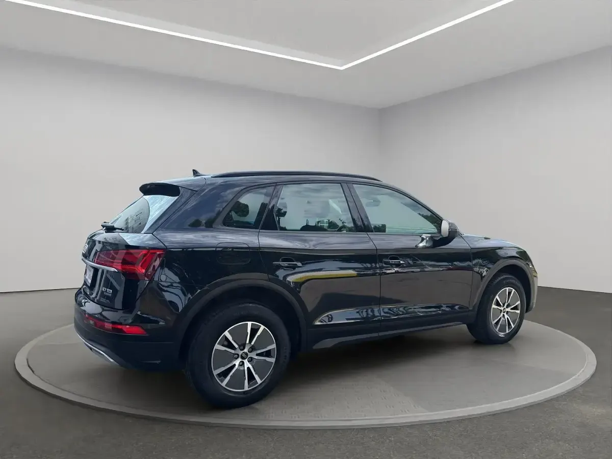 Gebraucht Audi Q5 Business 204 PS (150 kW) 2023 Mythosschwarz metallic SUV