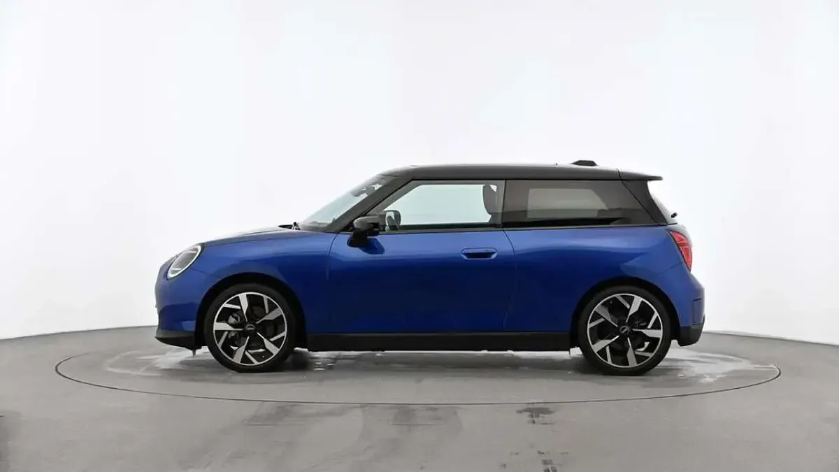 Gebraucht Mini Cooper SE Favoured 160 kW (218 PS) 2024 Blau Kleinwagen