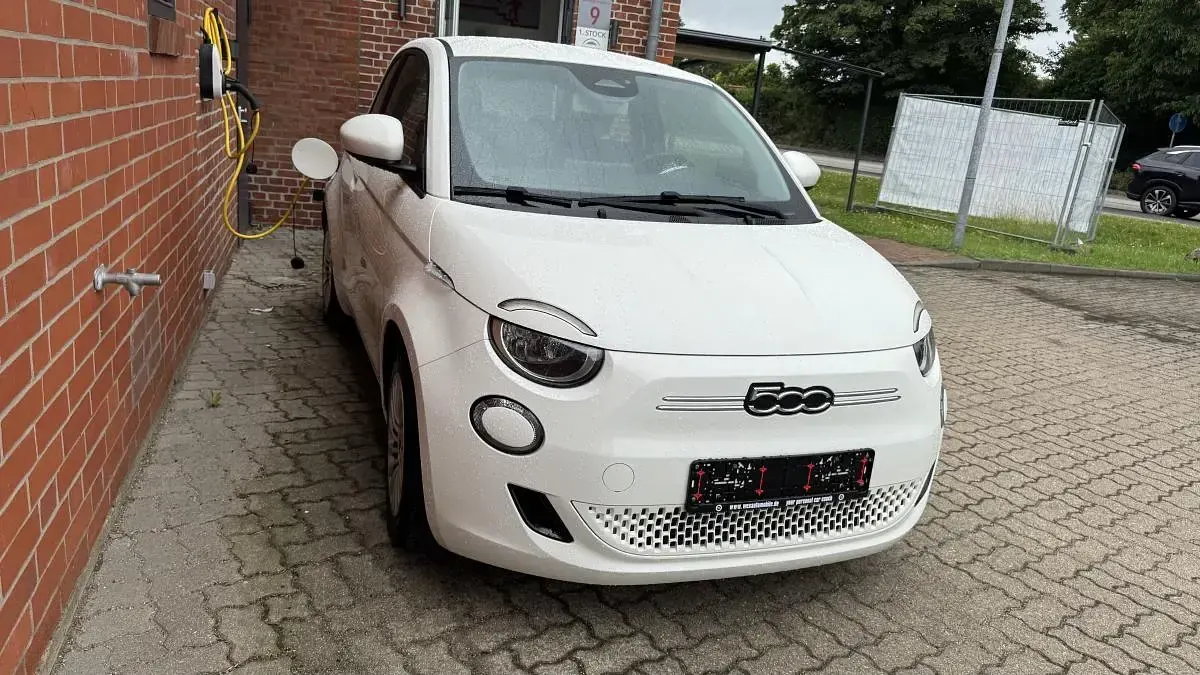 Gebraucht Fiat 500e Basis 86 kW (118 PS) 2023 Weiß (colore esterno (arktis weiß)) Limousine