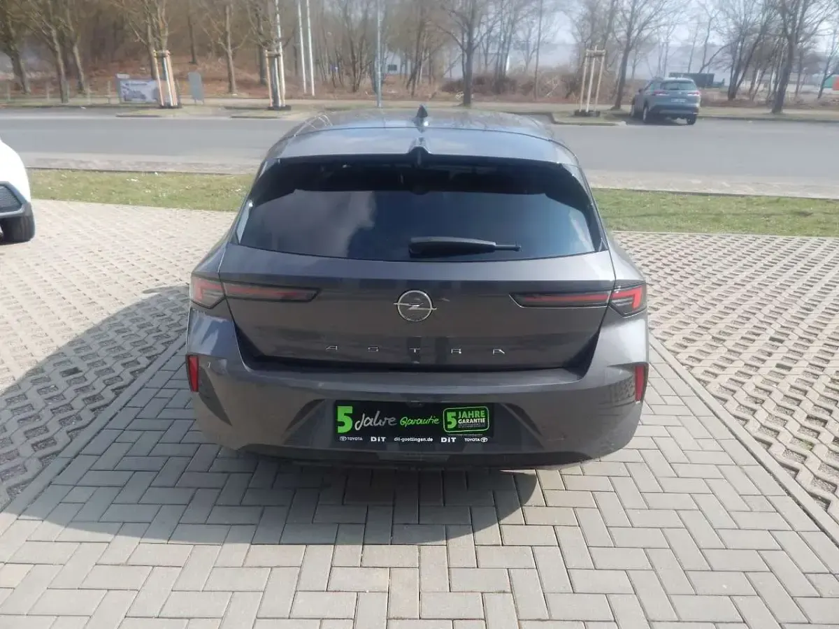 Gebraucht Opel Astra Elegance 131 PS (96 kW) 2024 Grau/typ aussenverkleidung met Kleinwagen