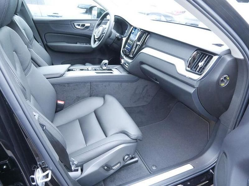 Gebraucht Volvo XC60 Plus 197 PS (144 kW) 2024 Onyx schwarz SUV