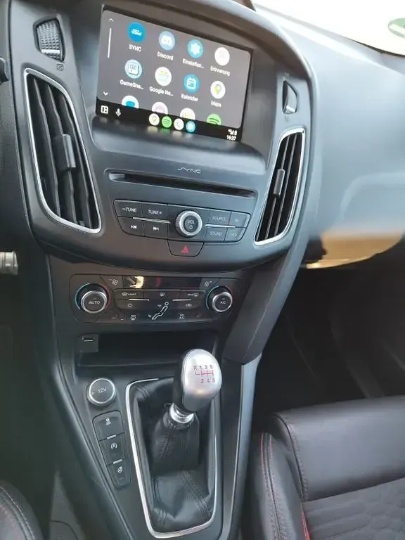 Gebraucht Ford Focus ST 250 PS (183 kW) 2018 Weiß Limousine
