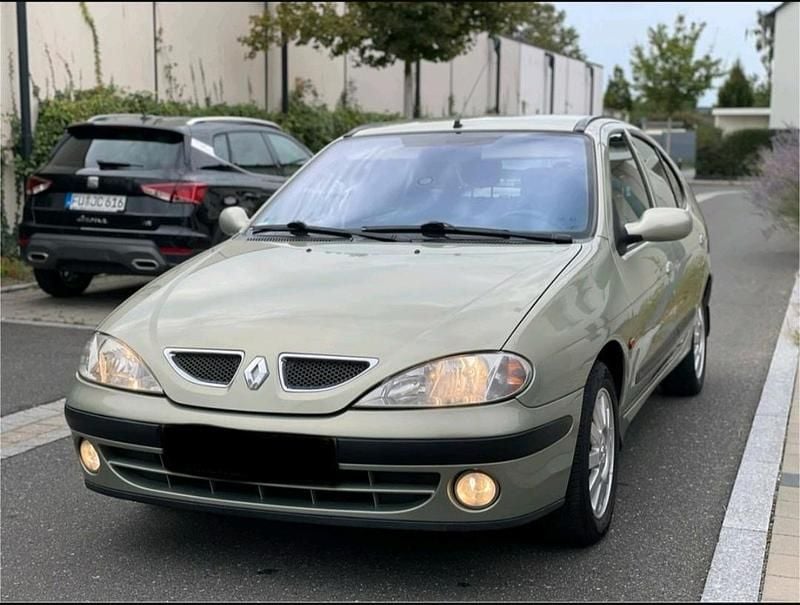 Grün Gebraucht 2001 Renault Mégane Kleinwagen | 3.200 € (Teuer) - Bild 1/4