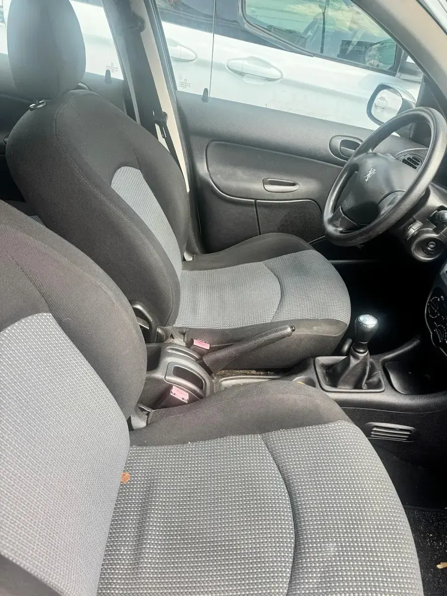Gebraucht Peugeot 206 75 PS (55 kW) 2005 Grau Kleinwagen