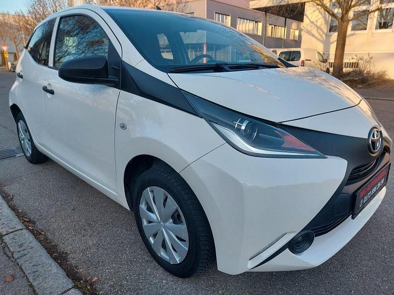 Weiß Gebraucht 2015 Toyota Aygo X SUV | 7.500 € (Superpreis) - Bild 1/4