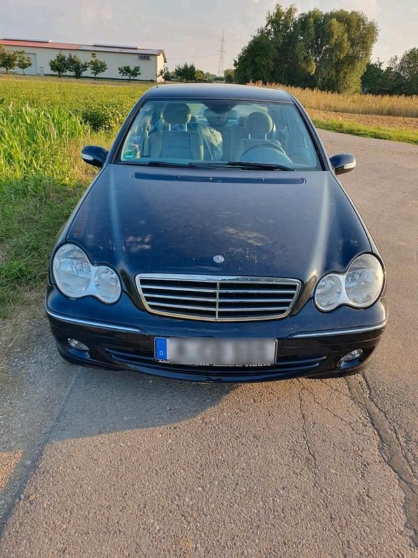 Blau Gebraucht 2005 Mercedes C200 Limousine | 4.000 € (Guter Preis) - Bild 1/4