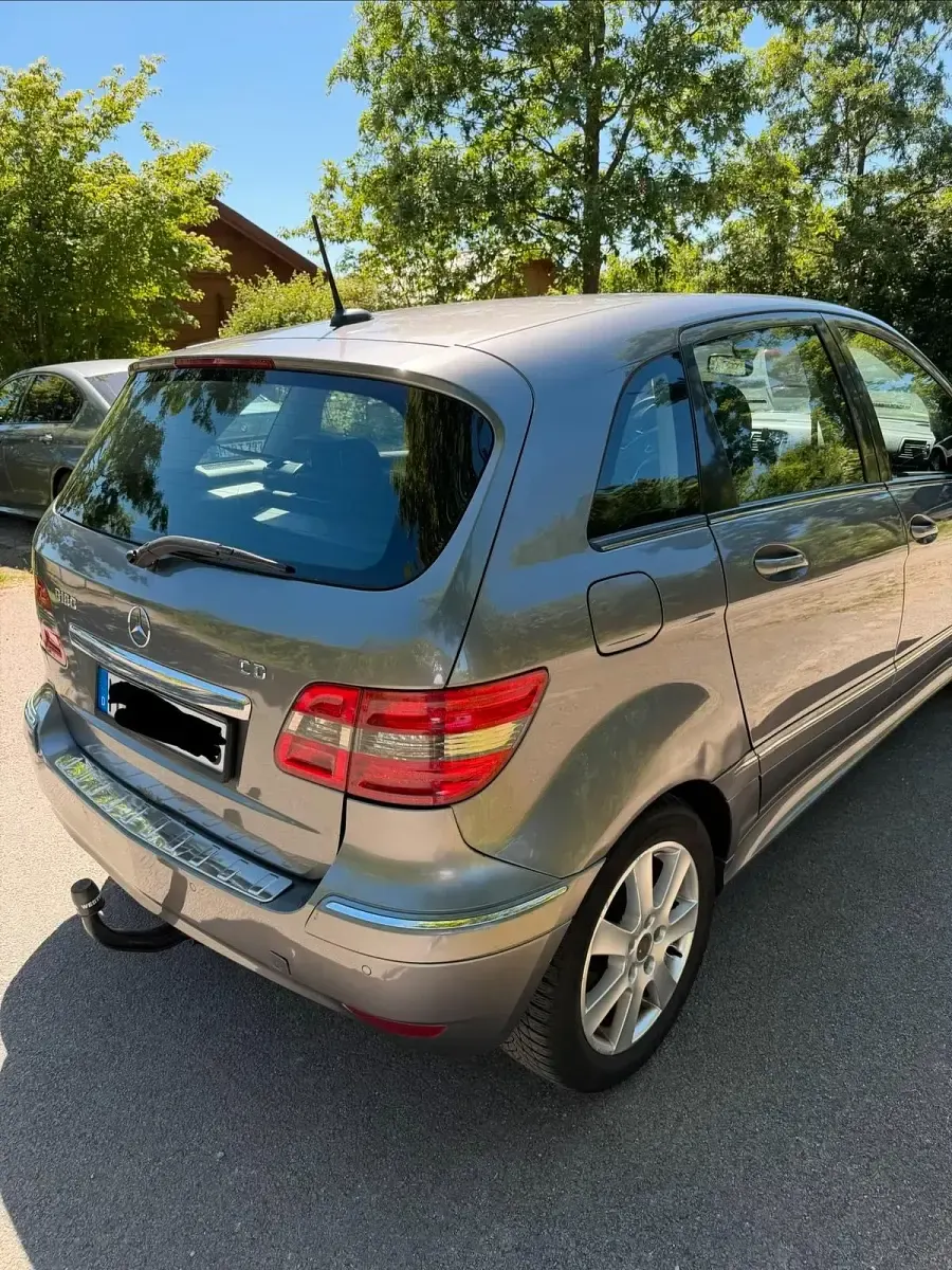 Gebraucht Mercedes B180 109 PS (80 kW) 2009 Grau Van / Kleinbus