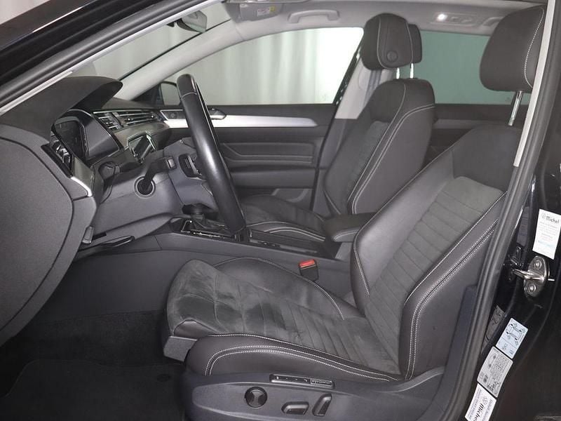 Gebraucht VW Passat Elegance 190 PS (139 kW) 2023 Deep black perleffekt (metallic) Kombi
