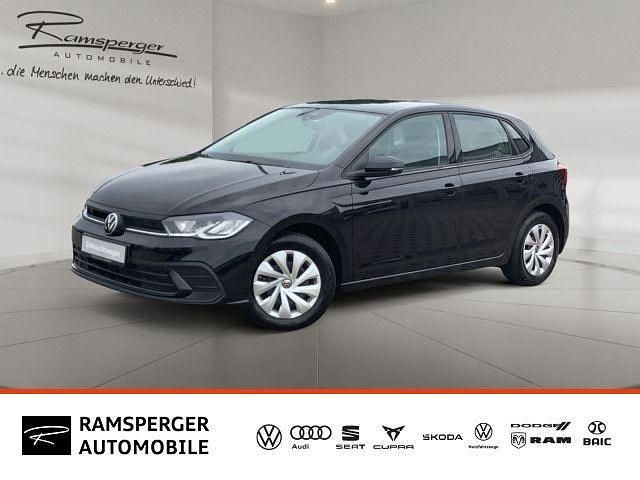 Schwarz (deep black perleffekt) Gebraucht 2024 VW Polo Life Limousine | 20.490 € (Guter Preis) - Bild 1/4