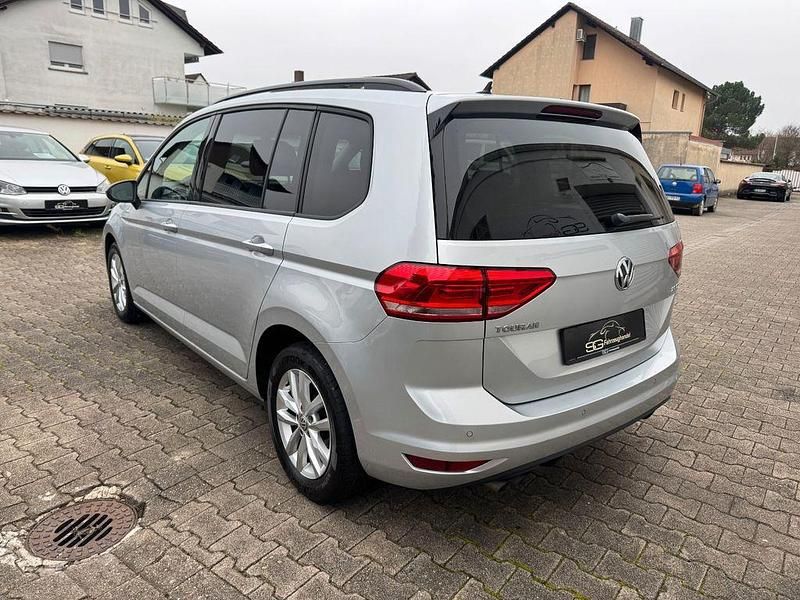 Gebraucht VW Touran Comfortline 150 PS (110 kW) 2017 Silber Van / Kleinbus