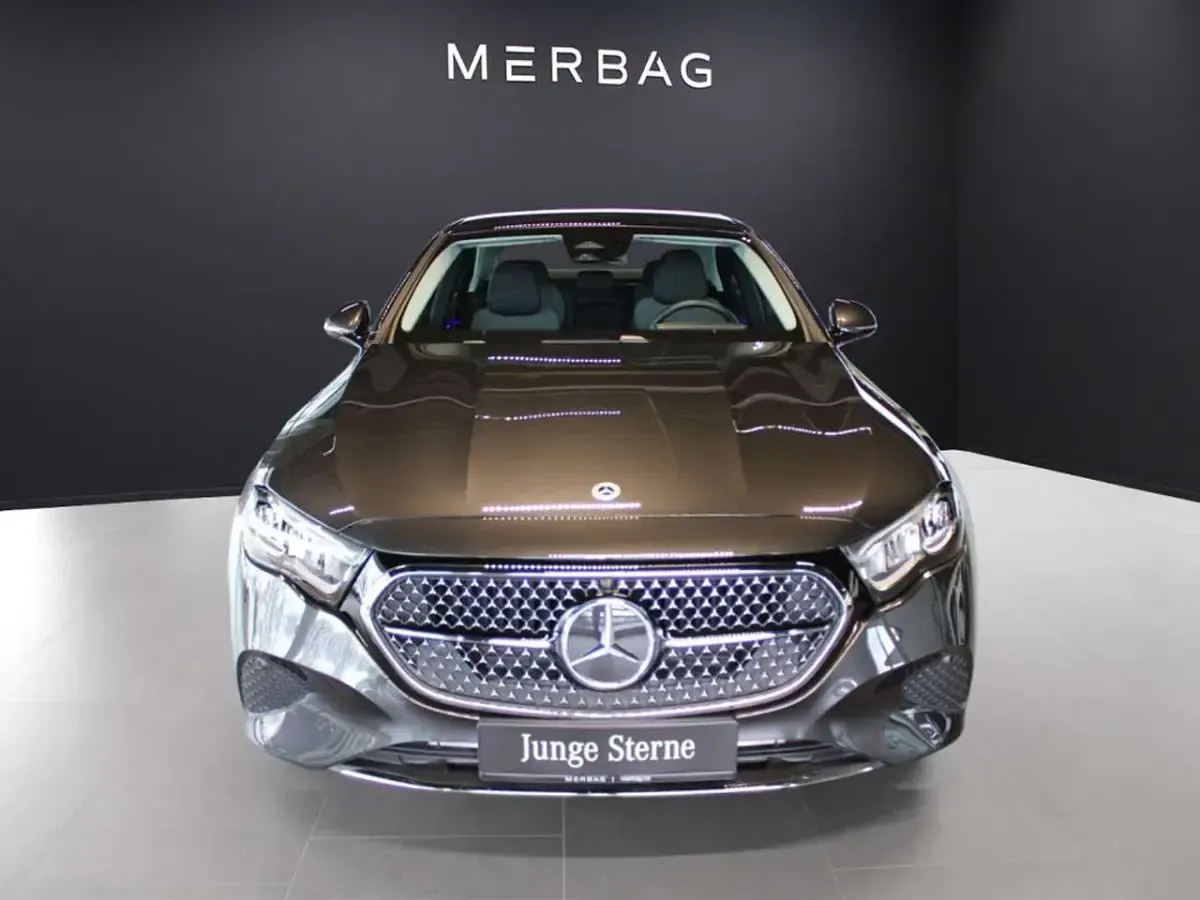 Gebraucht Mercedes E300 Avantgarde 313 PS (230 kW) 2024 Grau Limousine