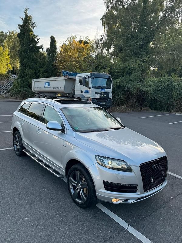Grau Gebraucht 2011 Audi Q7 SUV | 14.500 € - Bild 1/4