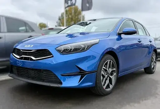 Gebraucht Kia Ceed Spirit 140 PS (102 kW) 2025 Blau Kleinwagen