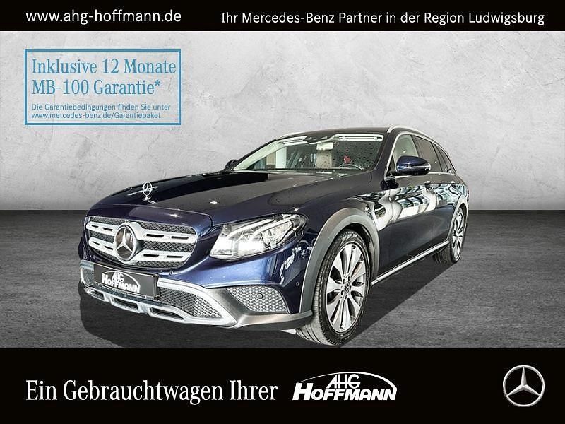 Blau Gebraucht 2018 Mercedes E220 Limousine | 20.990 € (Superpreis) - Bild 1/4