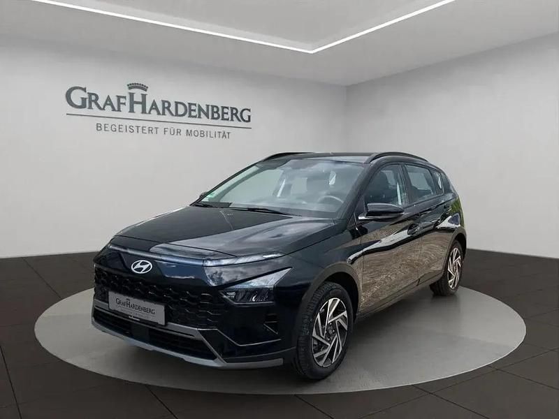 Phantom black / met Gebraucht 2025 Hyundai Bayon Trend SUV | 21.490 € (Fairer Preis) - Bild 1/1