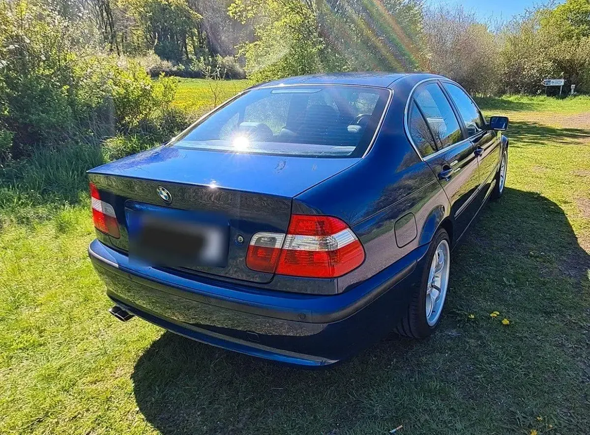 Gebraucht BMW 330 Lifestyle 231 PS (169 kW) 2004 Blau Limousine