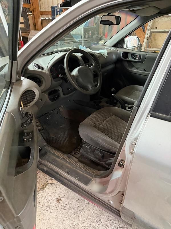 Gebraucht Hyundai Santa Fe 83 PS (61 kW) 2003 Silber SUV