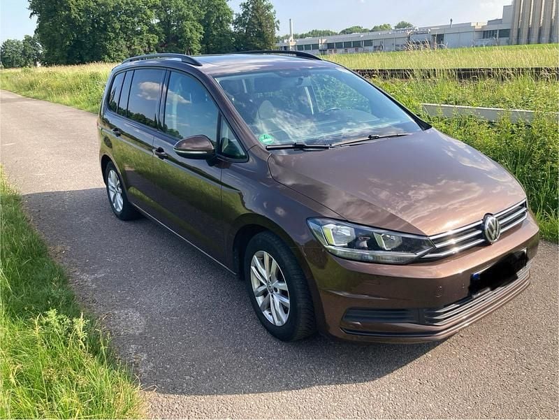 Braun Gebraucht 2016 VW Touran Comfortline Van / Kleinbus | 13.990 € (Superpreis) - Bild 1/4