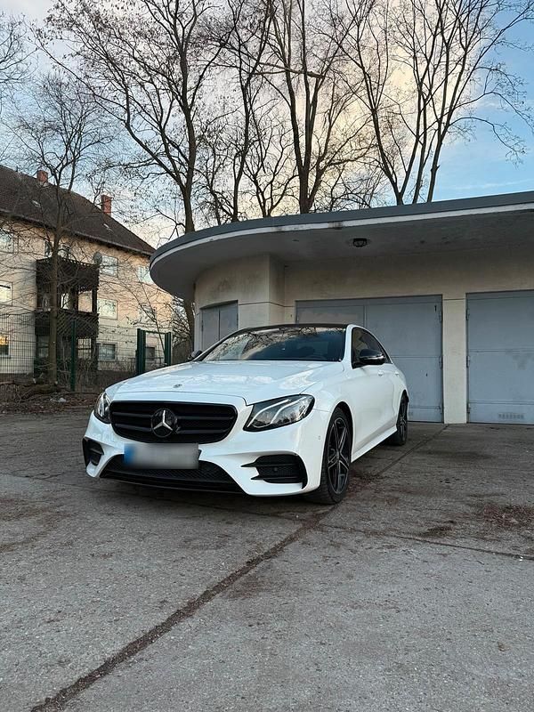 Gebraucht Mercedes E200 AMG line 184 PS (135 kW) 2016 Weiß Limousine