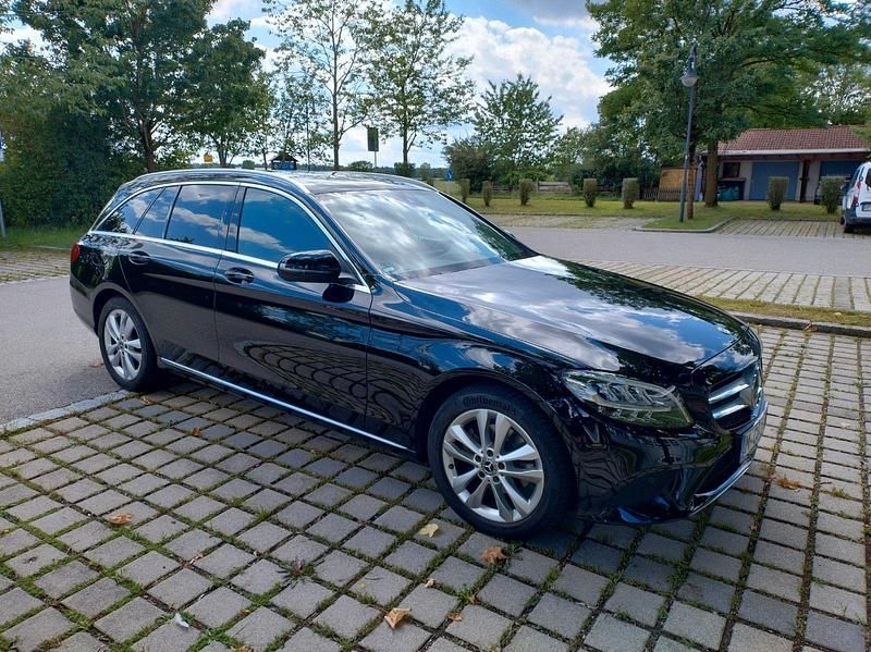 Schwarz Gebraucht 2019 Mercedes C180 Kombi | 19.900 € (Superpreis) - Bild 1/4