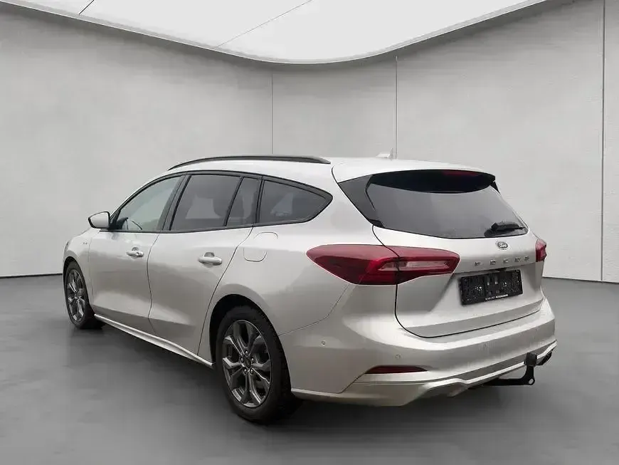 Gebraucht Ford Focus 116 PS (85 kW) 2024 Moondust silber metallic Kombi