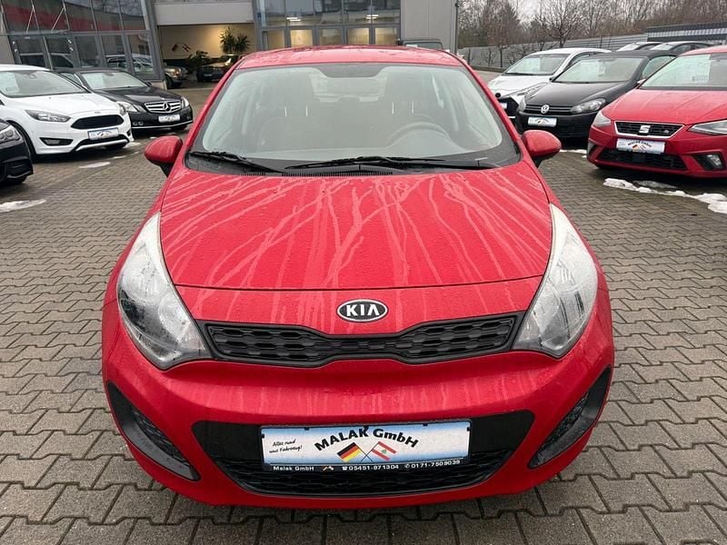 Rot Gebraucht 2011 Kia Rio Edition 7 Limousine | 5.499 € (Fairer Preis) - Bild 1/4