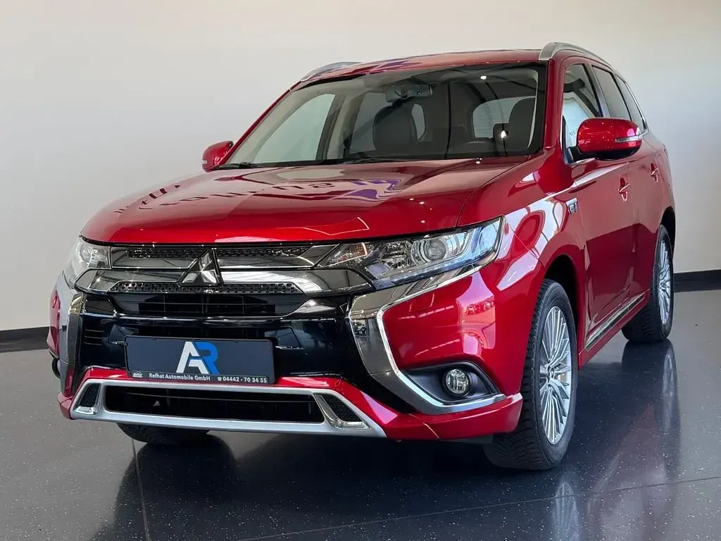 Gebraucht Mitsubishi Outlander P-HEV Basis 224 PS (164 kW) 2019 Rot SUV