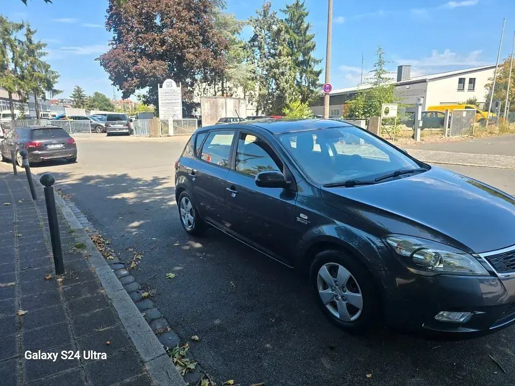 Gebraucht Kia Ceed 90 PS (66 kW) 2011 Grau Kleinwagen