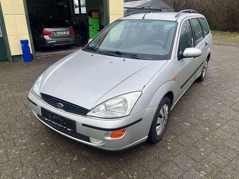 Silber Gebraucht 2000 Ford Focus Ghia Kombi | 999 € (Superpreis) - Bild 1/4