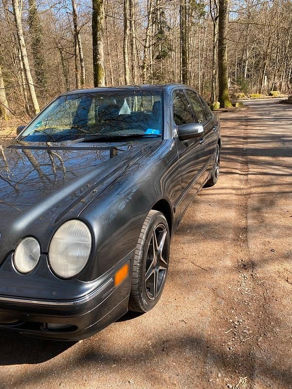 Gebraucht Mercedes E320 224 PS (164 kW) 2001 Grau Limousine