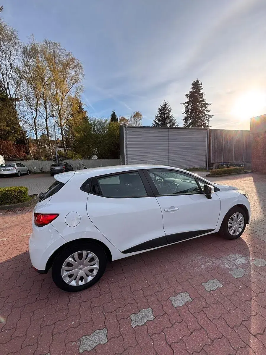 Używany Renault Clio IV Initiale Paris 73 KM (53 kW) 2014 Biały Hatchback