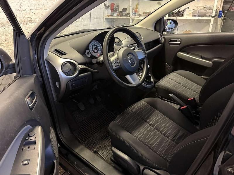 Gebraucht Mazda 2 Independence 68 PS (50 kW) 2009 Brillantschwarz Kleinwagen