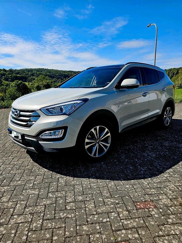 Weiß Gebraucht 2016 Hyundai Santa Fe SUV | 15.999 € (Guter Preis) - Bild 1/4