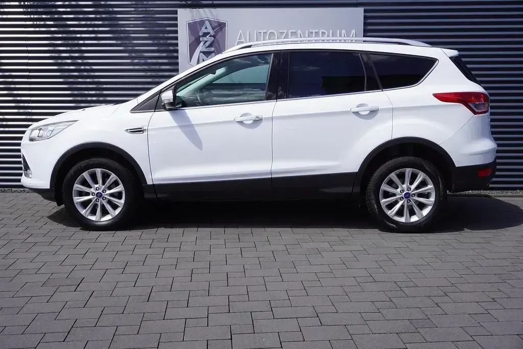 Gebraucht Ford Kuga Titanium 150 PS (110 kW) 2016 Weiß (sonderlackierung frostweiß) SUV