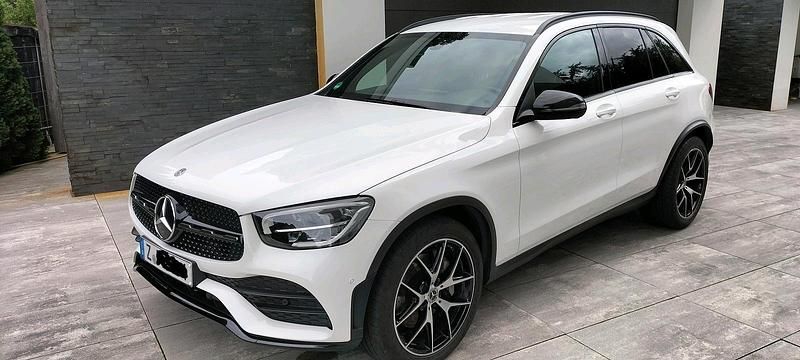 Weiß Gebraucht 2020 Mercedes GLC200 AMG SUV | 36.900 € (Superpreis) - Bild 1/4