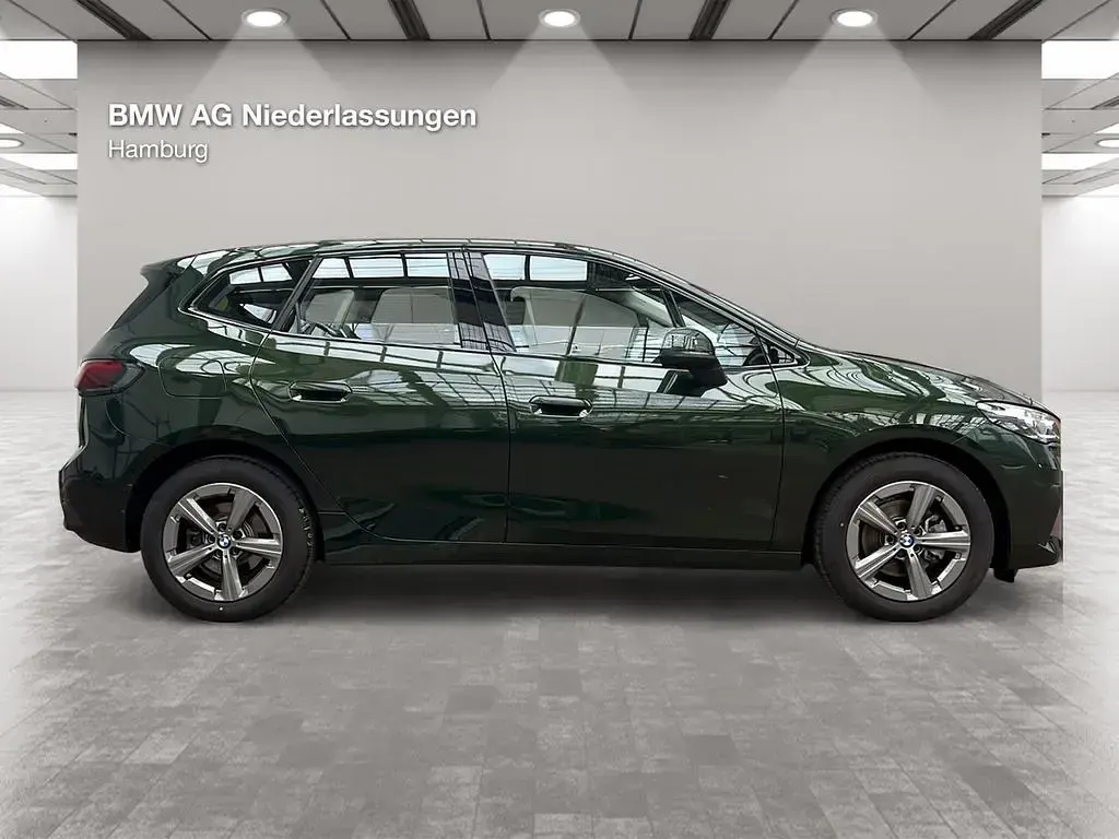 Gebraucht BMW 220 Active Tourer Luxury Line 156 PS (114 kW) 2025 Grün Van / Kleinbus