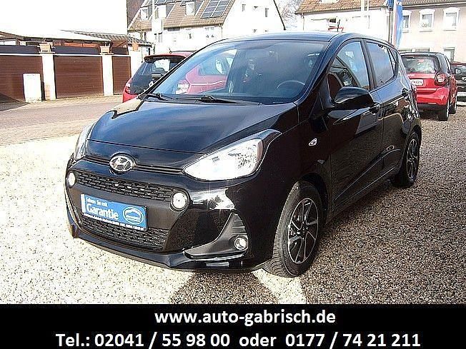 Gebraucht Hyundai i10 Passion 67 PS (49 kW) 2018 Schwarz Kleinwagen