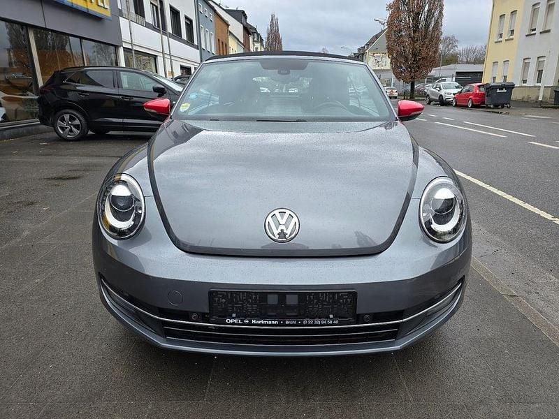 Gebraucht VW Beetle Cabriolet CLUB 105 PS (77 kW) 2015 Platinum grey metallic (metallic) Cabrio