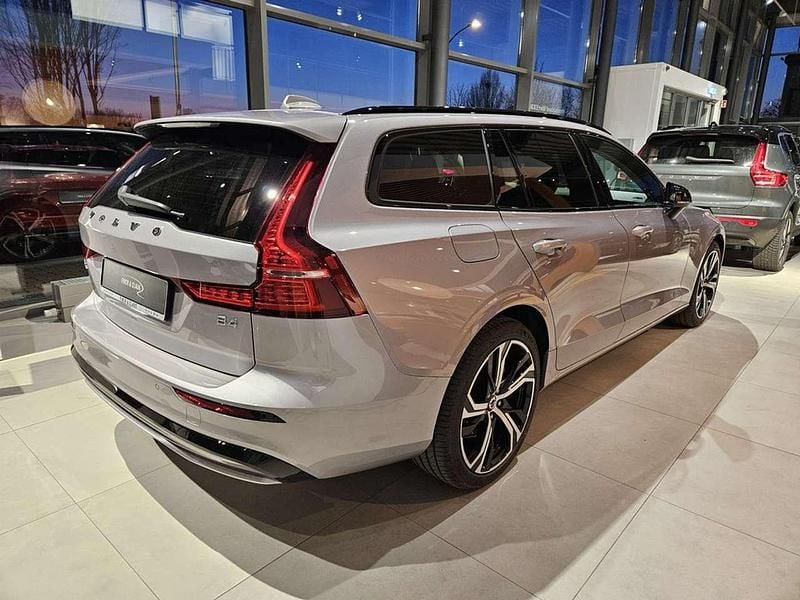 Neu Volvo V60 Plus 197 PS (144 kW) 2026 Aurora silver Kombi