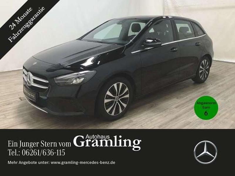 Nachtschwarz Gebraucht 2021 Mercedes 200 Style Limousine | 23.449 € (Fairer Preis) - Bild 1/4