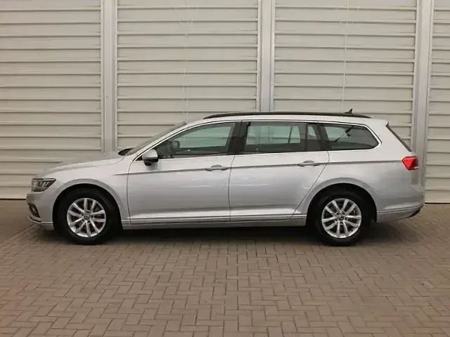 Gebraucht VW Passat Business 150 PS (110 kW) 2022 Silber Kombi