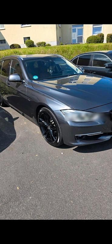 Braun Gebraucht 2013 BMW 330 Luxury Line Limousine | 11.000 € (Fairer Preis) - Bild 1/4
