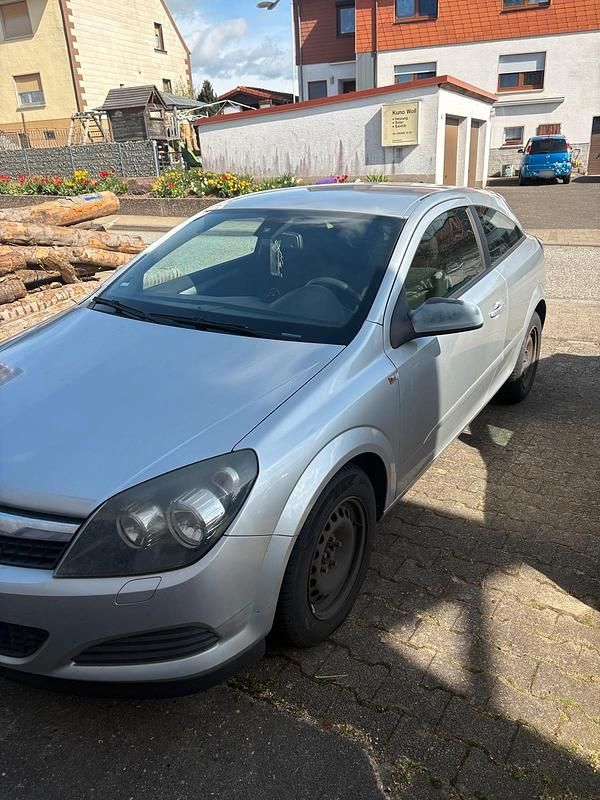 Gebraucht Opel Astra GTC 140 PS (102 kW) 2008 Silber Coupé