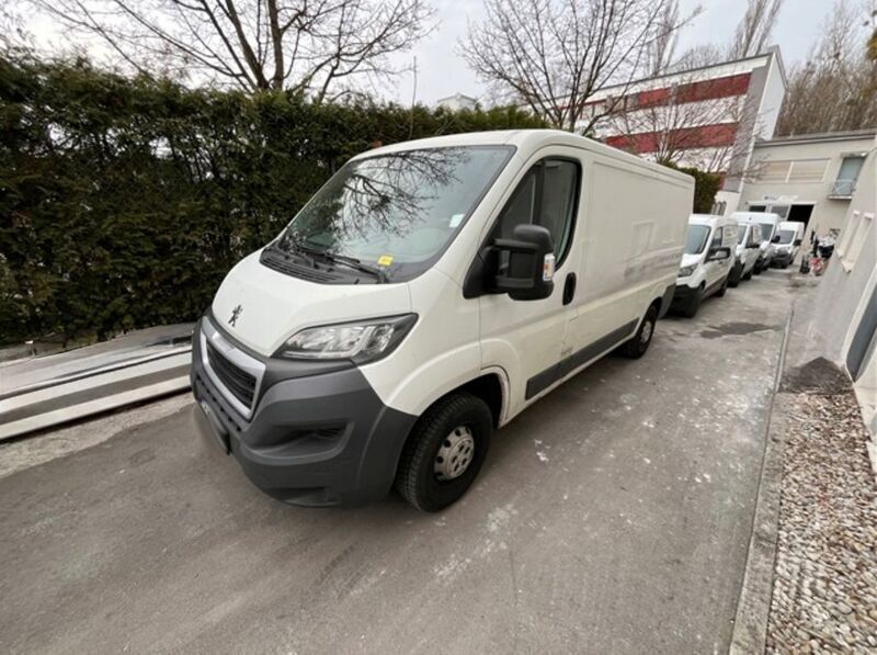 Weiß Gebraucht 2016 Peugeot Boxer Comfort plus Van | 9.399 € (Superpreis) - Bild 1/4