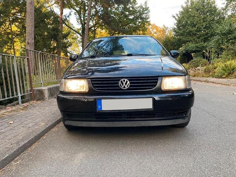Schwarz Gebraucht 1998 VW Polo Basis Limousine | 1.550 € (Fairer Preis) - Bild 1/4