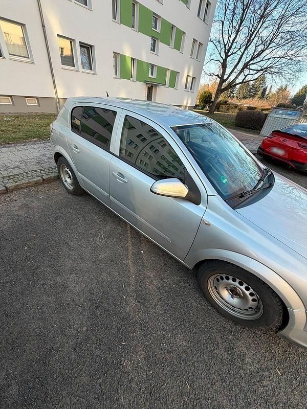 Gebraucht Opel Astra 116 PS (85 kW) 2004 Silber Limousine