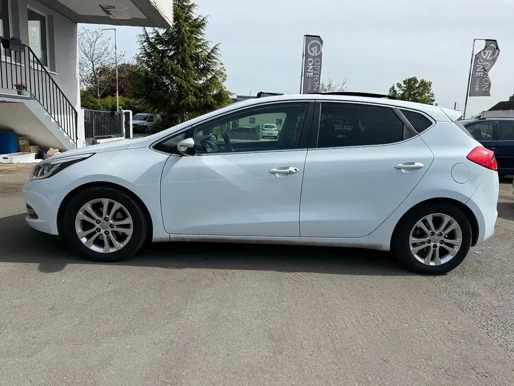 Occasion Kia Ceed Spirit 128 ch (94 kW) 2012 Blanc Citadine