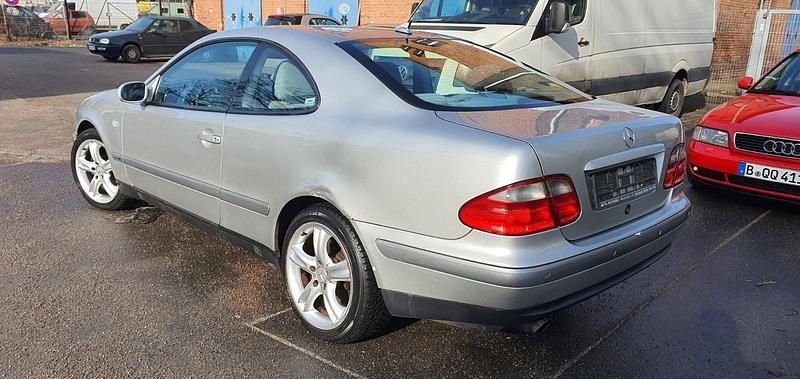 Gebraucht Mercedes CLK200 136 PS (100 kW) 1999 Silber Coupé