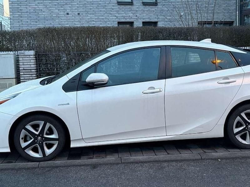 Gebraucht Toyota Prius Executive 98 PS (72 kW) 2016 Weiß Limousine