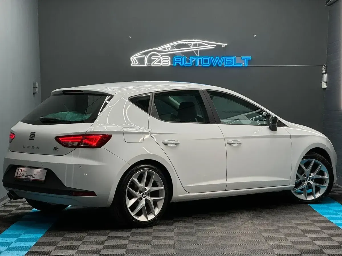 Używany Seat Leon FR 150 KM (110 kW) 2015 Biały Sedan/Limuzyna